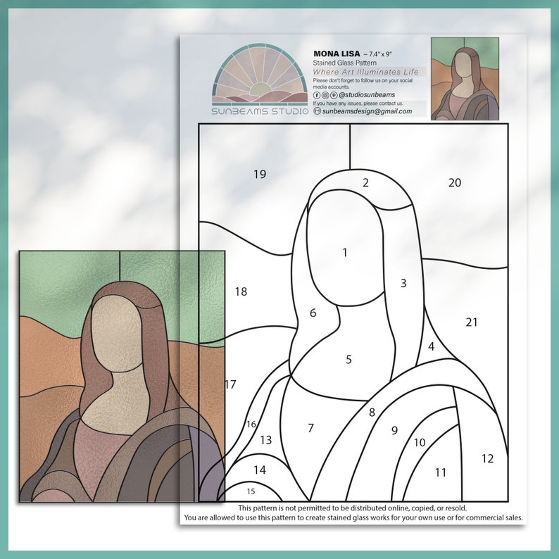 K&ouml;nnte beinhalten: Ein schwarz-wei&szlig;es Linienkunst-Vitraienmuster von Mona Lisa, einem ber&uuml;hmten Gem&auml;lde von Leonardo da Vinci. Das Muster ist mit den Zahlen 1 bis 21 beschriftet. Der Text "Mona Lisa - 74"x9" Stained Glass Pattern Where Art Illuminates Life" befindet sich oben im Bild. Der Text "SUNBEAMS STUDIO" befindet sich unten links im Bild. Der Text "Dieses Muster darf nicht online verbreitet, kopiert oder weiterverkauft werden. Sie d&uuml;rfen dieses Muster verwenden, um f&uuml;r Ihren eigenen Gebrauch oder f&uuml;r kommerzielle Zwecke Glasarbeiten zu erstellen." befindet sich unten im Bild.