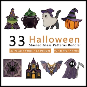 Pode incluir: Uma coleção digital intitulada 33 Halloween Stained Glass Patterns Bundle, com 20 páginas de padrões e 33 designs em formatos de arquivo PDF e JPG A4. O gráfico exibe ilustrações coloridas de vitrais de um sapo, caldeirão, gato, abóbora, teia de aranha, casa, morcego e ceifador.
