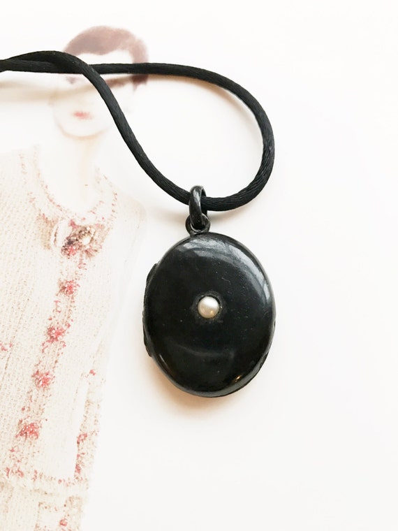 Antique Victorian mourning locket | late 1800's Fr