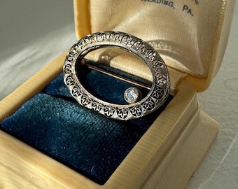 Art Deco Diamant Brosche: 14k Weißgold Filigrane Blattnadel