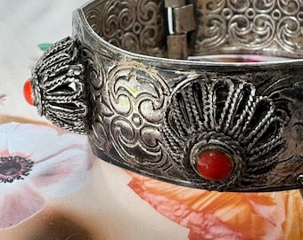 Vintage künstlicher Korallen Armreif: Cannetille Filigree Boho Armband