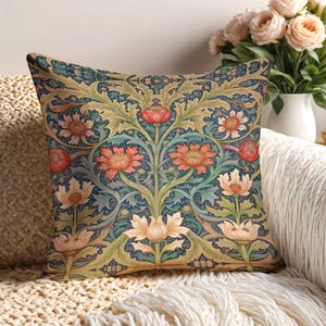 Almohada cuadrada de poliéster hilado. Almohada con motivos florales inspirados en William Morris y estampados botánicos vintage