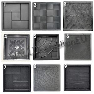 Könnte beinhalten: Neun verschiedene schwarze Kunststoffformen zum Herstellen von Betonsteinen. Jede Form hat ein anderes Design, darunter geometrische Muster, eine Blume und ein Kopfsteinpflastermuster.