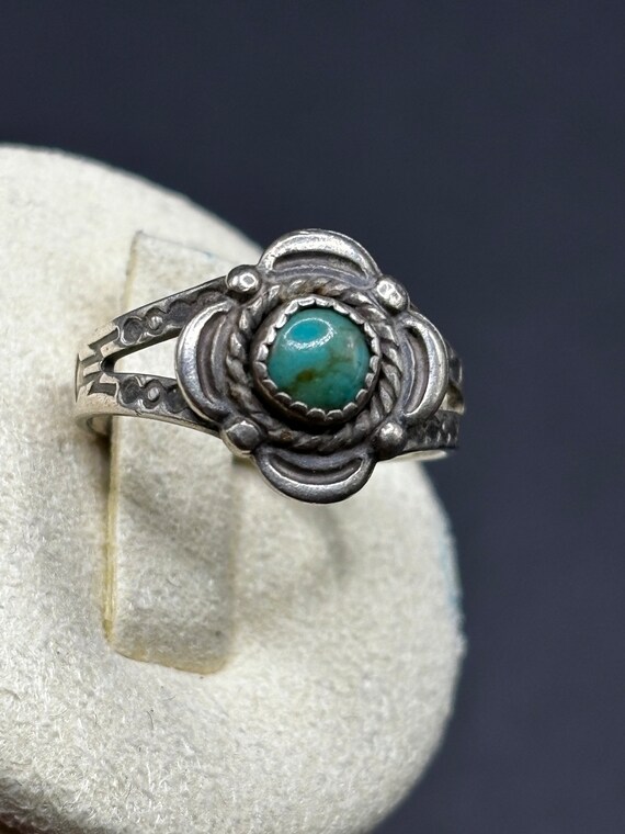 Vintage Southwestern Sterling Silver Turquoise Rin