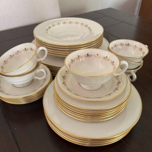 Lenox Romance 36 Piece Estate Set | Rosebuds Inner Ring with  Gold Trim