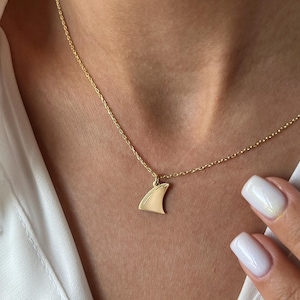 Shark Necklace · 925 Sterling Silver · Wild Jewelry · Gift for Ocean Lover · Man Jewelry · Gift Ideas for Swimmer · Unisex Jewelry for Sea