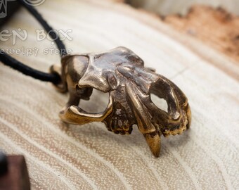 Colgante Oso de Bronce. El collar de bruja es perfecto para los entusiastas de la mitología, la historia y las antigüedades.