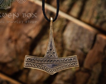Wisiorek Mjolnir: Symbol Mocy w Skandynawskiej Mitologii. Dwustronny talizman dla miłośników rekonstrukcji wikingów.