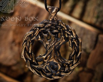 Colgante de bronce de Yggdrasil: Simboliza el Árbol de la Vida, un emblema cósmico de la mitología nórdica. Amuleto para la recreación vikinga.