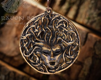 Colgante de serpientes con cabeza de Medusa Gorgona: Impresionante amuleto redondo hecho a mano de bronce de la diosa griega