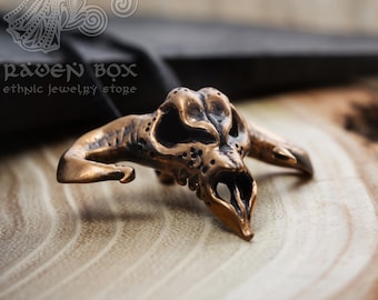 Colgante de calavera de Baphomet de bronce. Símbolo filosófico, alquímico y esotérico para los entusiastas de la mitología, la historia y las antigüedades.