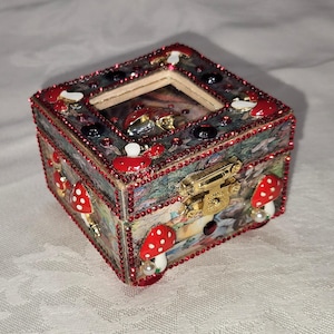 Magic Mushrooms Glass Top Trinket Box