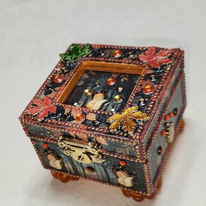 Autumn Fox Glass Top Trinket Box