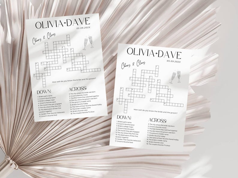 K&ouml;nnte beinhalten: Zwei wei&szlig;e Papierb&ouml;gen mit einem Kreuzwortr&auml;tsel aufgedruckt. Auf der Oberseite jedes Blattes steht "OLIVIA + DAVE" und "Cheers & Clues". Das Datum "05.09.202X" ist ebenfalls oben aufgedruckt. Die Kreuzwortr&auml;tsel sind f&uuml;r eine Hochzeit.