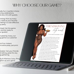 K&ouml;nnte beinhalten: Ein digitales Friendsgiving-Spiel auf einem Tablet. Das Spiel zeigt eine Frau in einem Leopardenmuster-Kleid, die einen Teller mit Essen h&auml;lt. Der Titel des Spiels lautet "Friendsgiving dirty minds". Das Tablet befindet sich auf einer Tastatur.