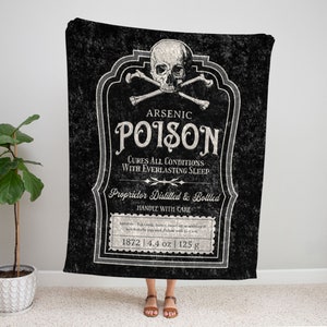 Vintage Halloween Blanket Poison Bottle Witchy Throw Blanket Couch Gothic Decor Retro Halloween Decor Horror Lover Gift Spooky Fall Decor