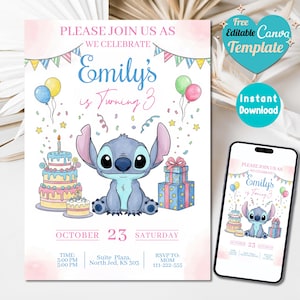 以下が含まれることがあります： 「Emily's is Turning 3」の文字と、漫画のキャラクター、スティッチが描かれた誕生日パーティーの招待状。ケーキ、風船、ギフトボックスのデザインで、10月23日の日付が含まれています。