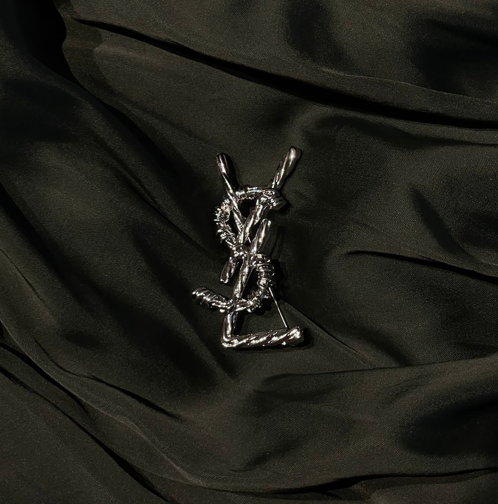 ★Wiii　プラダ　ブローチ Prada Brooch - Etsy