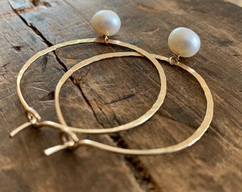 Mangly Hoops with Pearls in Gold - Choice of 6 sizes. Handmade. Hammered. 14k goldfill hoops. White freshwater pearls.