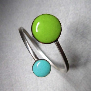 Orbit Enamel Ring, Lime Green and Sky Blue Circles, Adjustable Size US 6-9, Kiln-fired Glass Enamel and Sterling Silver image 4