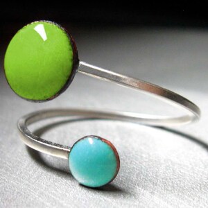 Orbit Enamel Ring, Lime Green and Sky Blue Circles, Adjustable Size US 6-9, Kiln-fired Glass Enamel and Sterling Silver image 2