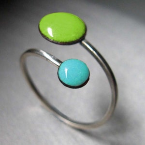 Orbit Enamel Ring, Lime Green and Sky Blue Circles, Adjustable Size US 6-9, Kiln-fired Glass Enamel and Sterling Silver image 3