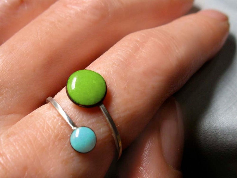 Orbit Enamel Ring, Lime Green and Sky Blue Circles, Adjustable Size US 6-9, Kiln-fired Glass Enamel and Sterling Silver image 1