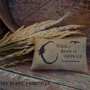 Primitive Witchy Moon Pillow Tuck Punto de Cruz E Patrón PDF