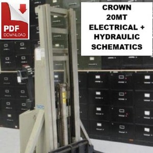 Puede incluir: Un montacargas eléctrico e hidráulico Crown 20MT gris con un juego de horquillas negras. El montacargas está frente a una pared de armarios metálicos negros.