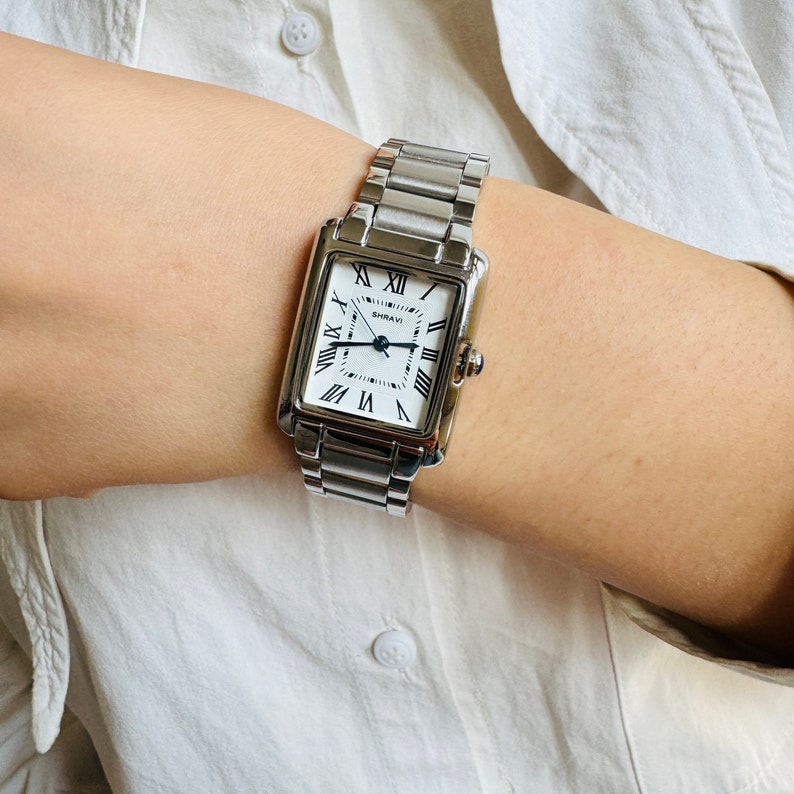 Women Watch Tank Watch Minimalist Watch Gold watch and Silver Watch unique watch gift for her with watch box&gift wrap vintage watch square watchBrand: Quartz watch
Thickness: 8 mm
Band Width: 16mm
Dial diameter: 30mm*24mm
Band Length: 190mm