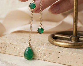 Collar en Y de ónix verde, cadena chapada en oro, delicado colgante en forma de gota, joyería minimalista con piedras preciosas.
