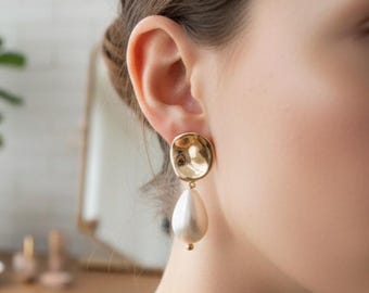 Pendientes modernos de perlas y conchas en forma de lágrima doradas, elegantes joyas nupciales.