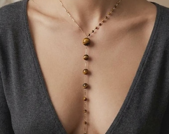 Moderne Tigerauge Lariat Halskette, 18K Vergoldete Kette, Asymmetrischer Edelsteinschmuck