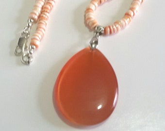 Natural Red Lip Shell Necklace, HeIshi Bead Jewelry, Soft Shimmering Orange Glass Pendant, Summer or Beach Jewelry, Beaded Necklace