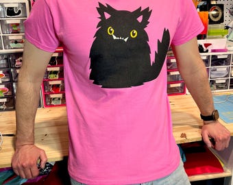 The Cat Siebdruck-T-Shirt - rosa Shirt mit schwarzer Katze