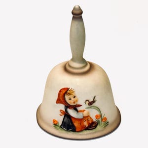 Vintage Hummel Jaarbel 1981 met een zingend meisje met een vogel