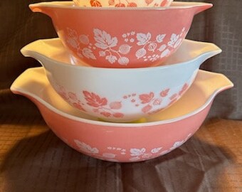 Set of 4 pink Gooseberry Cinderella Pyrex Nesting Bowls. Made in 1950's