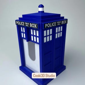 MTG Doctor Who Tardis Deck Box with Commander Display