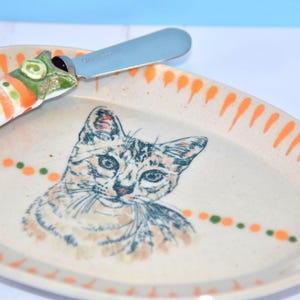 Adorable Snack Plate with Calico Cat: For Desserts, Tapas, Sushi, Cheese & Crackers.