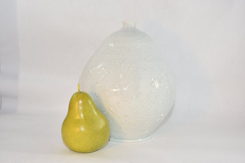 Pear Shaped Porcelain Vase with Slip Trail Gingko Leaves image 2