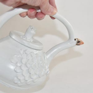 Swan Shaped Teapot: Holds 10oz