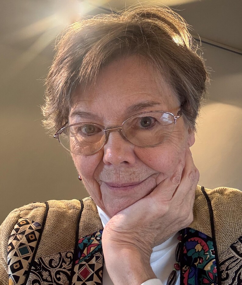 Photo of the artist.