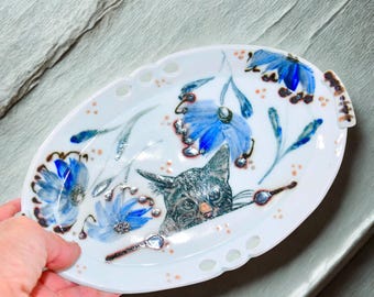 Handmade Ceramic Cat Plate: Versatile Serving Tray for Snacks, Desserts, Tapas, Sushi & Cheese