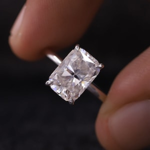 2.5 CT Elongated Radiant Cut Solitaire Moissanite Engagement Ring,14k Solid Gold Dainty Engagement Ring,Solitaire Radiant Moissanite Ring