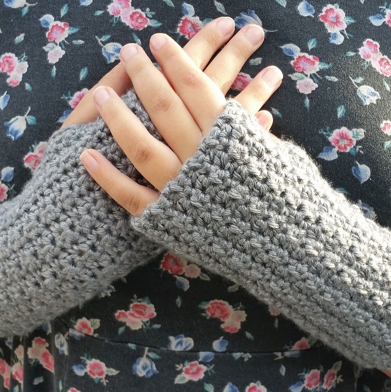 Textured Fingerless Gloves Pattern, Texting Gloves Pattern, Glove Crochet Pattern, Arm Warmers image 4