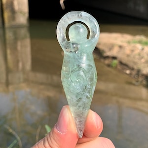2.8''+ Natural Green fluorite quartz,quartz crystal,hand carved,Crystal Dancing Girl Pendant skull,Home Decoration Crystal Gifts 1pc
