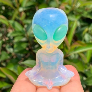 2.3&#39;&#39;+ Opalite quartz,quartz crystal,hand carved,Crystal Alien,Alien skull,Home Decoration Crystal Gifts 1pc