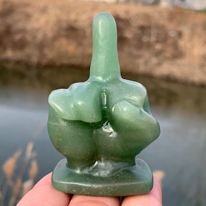 2.6&#39;&#39;+ Natural Aventurine quartz,quartz crystal,hand carved,Crystal Middle finger,Middle finger skull,Home Decoration Crystal Gifts 1pc
