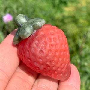 Red smelting stone quartz,quartz crystal,hand carved,Crystal Strawberries,Strawberries skull,Home Decoration Crystal Gifts 1pc