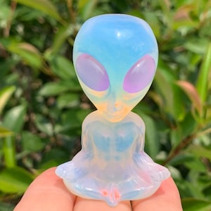 2.3&#39;&#39;+ Opalite quartz,quartz crystal,hand carved,Crystal Alien,Alien skull,Home Decoration Crystal Gifts 1pc